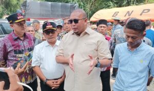 andre-rosiade-bantu-padang pariaman-2.500-paket-sembako andre-rosiade-bantu-padang pariaman-2.500-paket-sembako