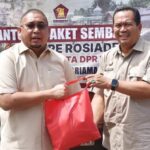 andre-rosiade-bagikan-2.000-paket-bantuan-untuk-kota-pariaman
