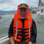 akses-terputus,-mahyeldi-naik-speedboat-sambangi-warga-sungai-batang-yang-terisolir