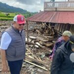 tinjau-malalak,-irman-gusman-salurkan-bantuan-1-ton-beras-untuk-dua-lokasi