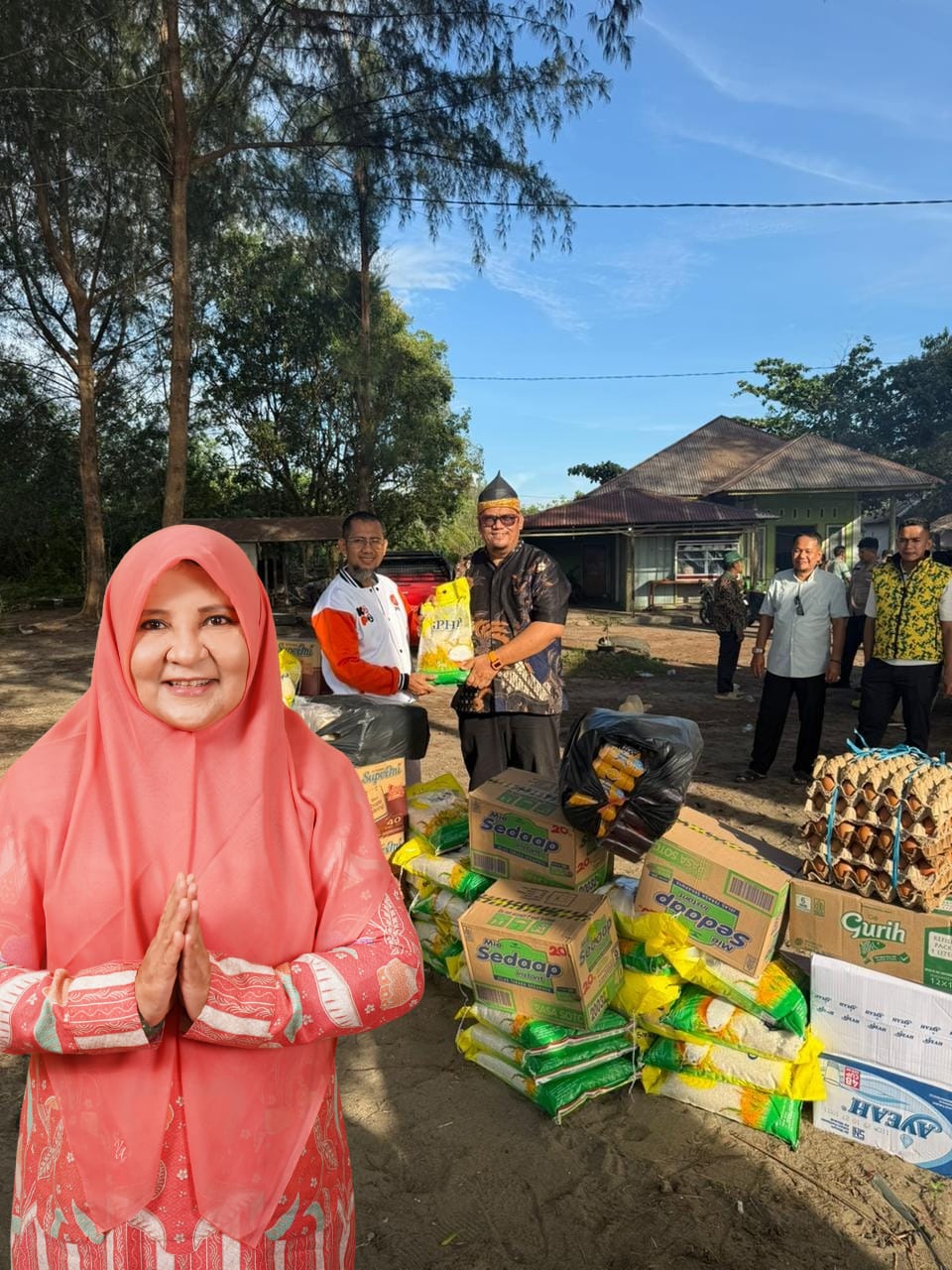 nevi-zuairina-bersama-dprd-pks-pasbar-salurkan-makanan,-pelengkapan-bayi-dan-air-bersih