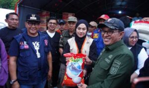 bantuan-kemanusiaan-terus-berdatangan-ke-tanah-datar bantuan-kemanusiaan-terus-berdatangan-ke-tanah-datar