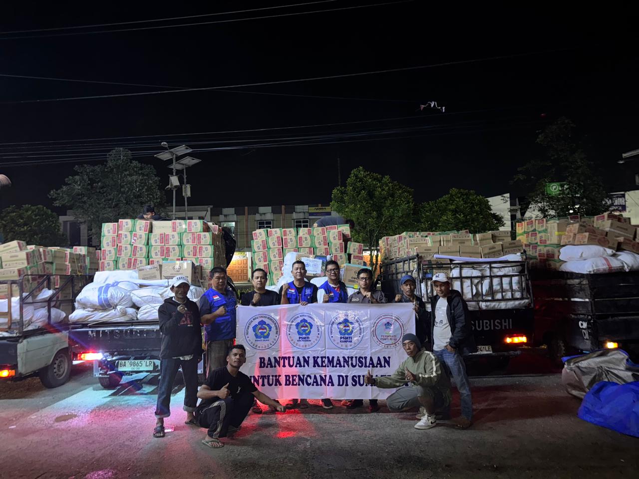 dua-truk-bantuan-paguyuban-marga-tionghoa-riau-langsung-didistribusikan-ke-korban-bencana-malalak