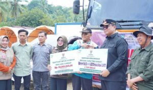 dharmasraya-salurkan-bantuan-2,5-ton-beras-dan-rp100-juta-ke-tanah-datar dharmasraya-salurkan-bantuan-2,5-ton-beras-dan-rp100-juta-ke-tanah-datar