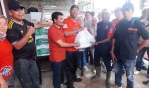 salurkan-bantuan-untuk-alumni,-ikasempat-padang-terus-menggalang-donasi salurkan-bantuan-untuk-alumni,-ikasempat-padang-terus-menggalang-donasi