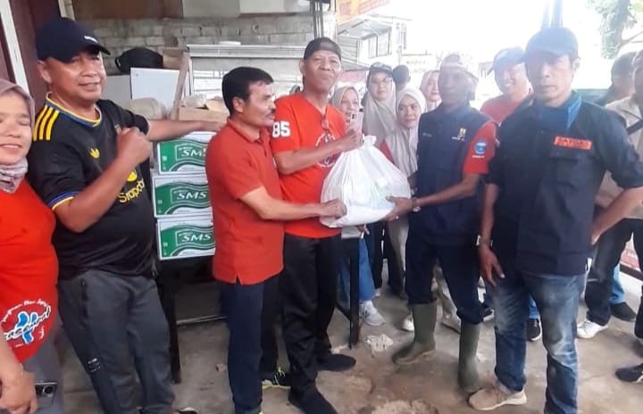 salurkan-bantuan-untuk-alumni,-ikasempat-padang-terus-menggalang-donasi