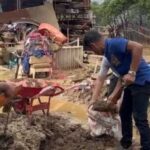 asn-pemko-padang-gotong-royong-bersihkan-sman-12-padang