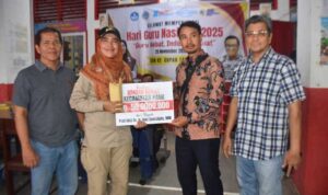mantan-dirut-pt-semen-padang-dwi-soetjipto-kirimkan-bantuan-rp50-juta-untuk-korban-banjir-bandang-di-pauh