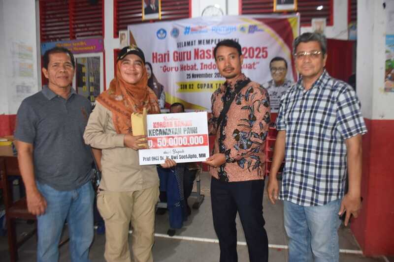 mantan-dirut-pt-semen-padang-dwi-soetjipto-kirimkan-bantuan-rp50-juta-untuk-korban-banjir-bandang-di-pauh