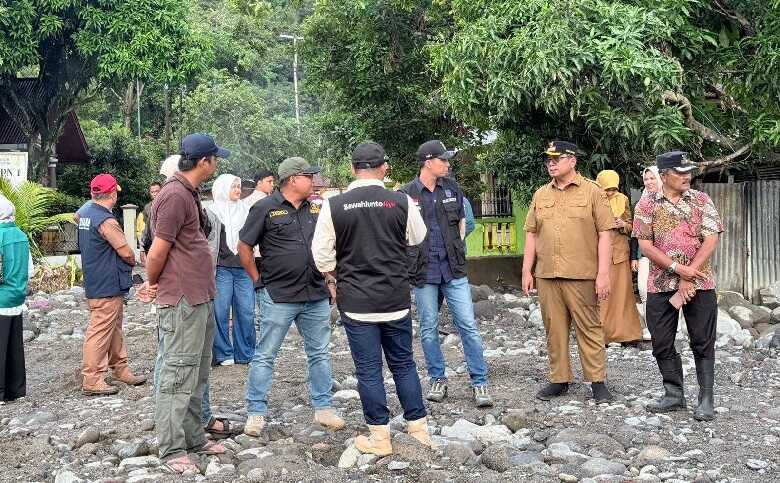 peduli-bencana-tanah-datar,-pemkab-sawahlunto-serahkan-bantuan-senilai-rp78-juta-lebih