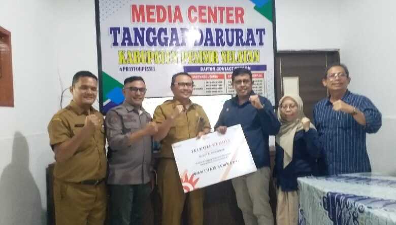 pt-telkom-wilayah-sumbar-–-jambi-salurkan-bantuan-bagi-korban-bencana-di-pessel