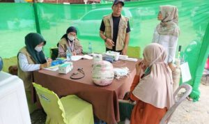 posko-semen-padang-peduli-tingkatkan-layanan-kesehatan-untuk-korban-banjir-bandang,-ilham-akbar:-“prioritas-kami-adalah-keselamatan-warga”