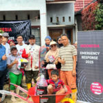 ketua-dprd-padang-muharlion-serahkan-bantuan-untuk-korban-banjir-di-tabing-banda-gadang