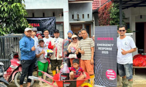ketua-dprd-padang-muharlion-serahkan-bantuan-untuk-korban-banjir-di-tabing-banda-gadang ketua-dprd-padang-muharlion-serahkan-bantuan-untuk-korban-banjir-di-tabing-banda-gadang
