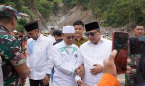 ustaz-das’ad-latif-pimpin-doa-bersama-di-lokasi-bencana ustaz-das’ad-latif-pimpin-doa-bersama-di-lokasi-bencana