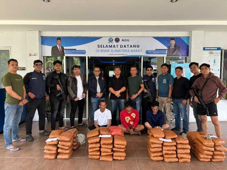 100-paket-ganja-gagal-diedarkan,-pemiliknya-diduga-seorang-petani-di-baso