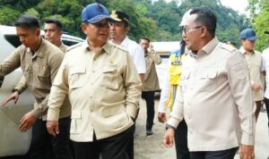 presiden-prabowo-tinjau-titik-bencana-di-lembah-anai