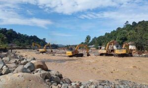 pasca-galodo,-dinas-pupr-padang-normalisasi-sejumlah-sungai-dan-irigasi 