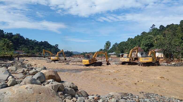 pasca-galodo,-dinas-pupr-padang-normalisasi-sejumlah-sungai-dan-irigasi 