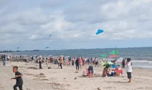 muaro-sasak-diserbu-wisatawan-lebaran-ekonomi-lokal-pasaman-barat-bergeliat