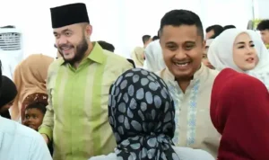 ribuan-warga-padang-banjiri-open-house-wali-kota-usai-salat-ied