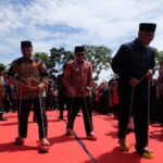 Gubernur dan Warga Meriahkan Alek Anak Nagari di Bukittinggi