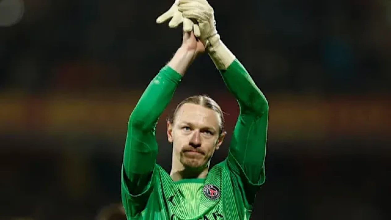 Aktris Mary Rock Tawarkan Malam Panas Dukung Kiper Safonov PSG