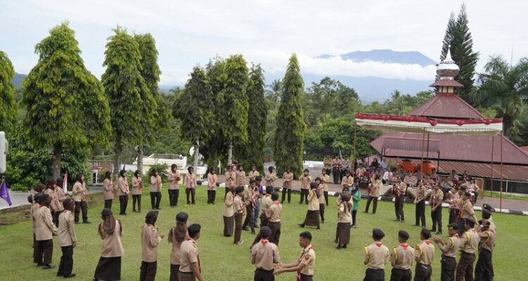 Kapolres Lantik dan Bina Anggota Saka Bhayangkara Tanah Datar