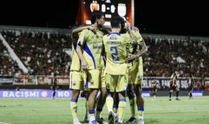 Persib Bandung Evakuasi dan Amankan Tim Usai Insiden Suporter