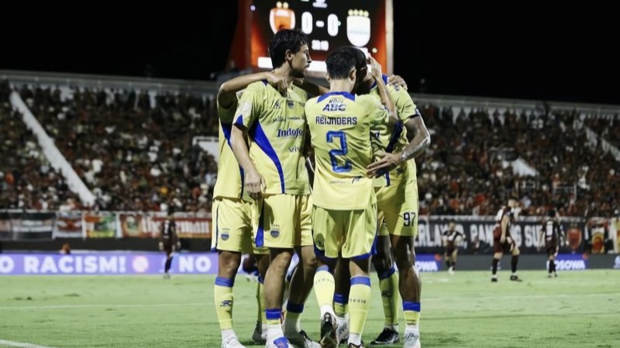 Persib Bandung Evakuasi dan Amankan Tim Usai Insiden Suporter