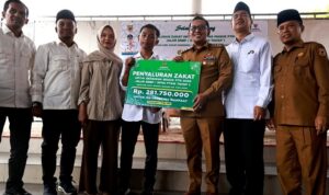 Baznas Tanah Datar Salurkan Bantuan Zakat Pendidikan Tepat Sasaran