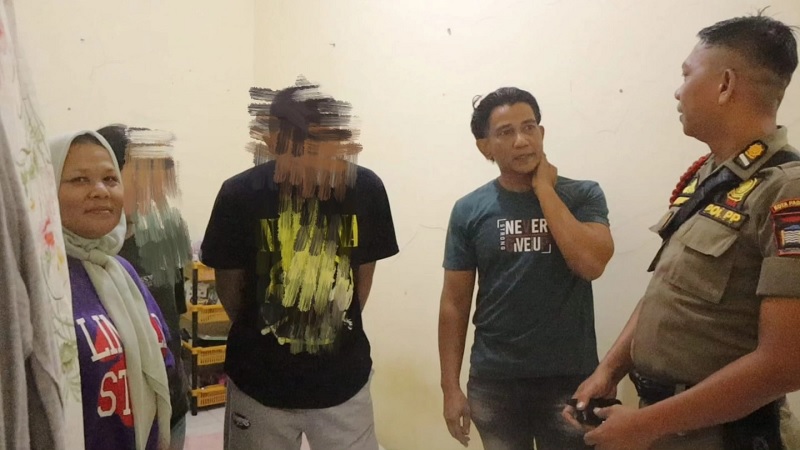 Satpol PP Padang Tertibkan Sepasang Muda-mudi di Kamar Kos