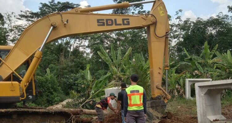 Bupati Annisa Gerak Cepat Tangani Jalan Amblas Kurnia Selatan