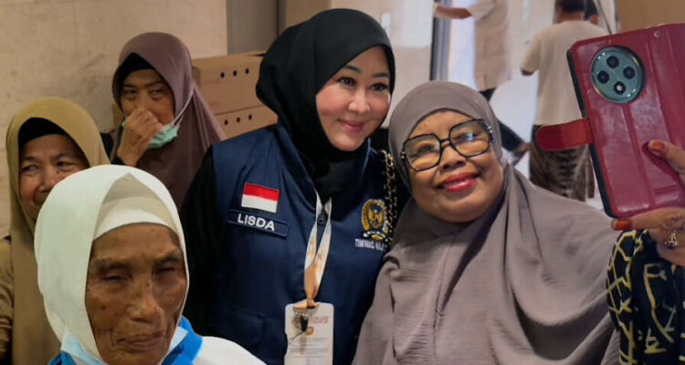 Lisda Tinjau Jemaah Sumbar, Pastikan Siap Berangkat ke Arafah