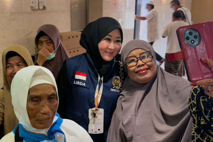 Lisda Tinjau Jemaah Sumbar 1, Pastikan Siap Berangkat ke Arafah