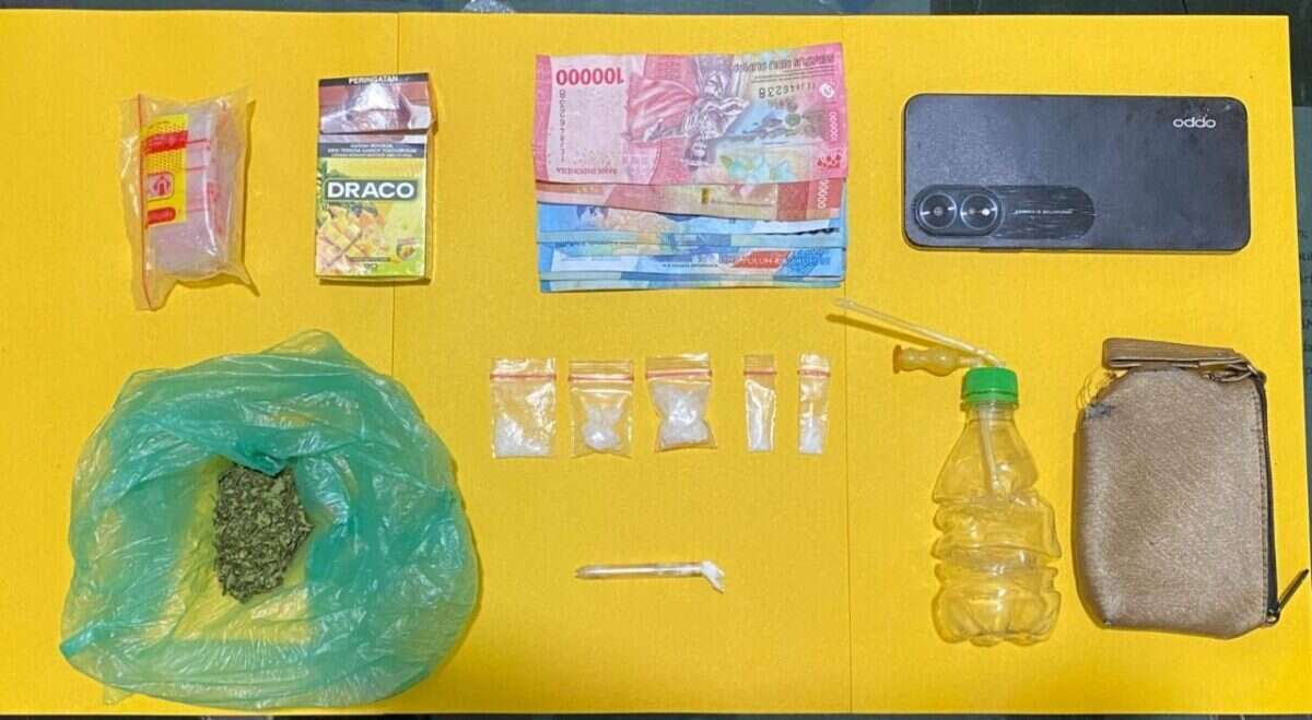 Polisi Tangkap Pria, Sita Sabu-Ganja di Solok Selatan