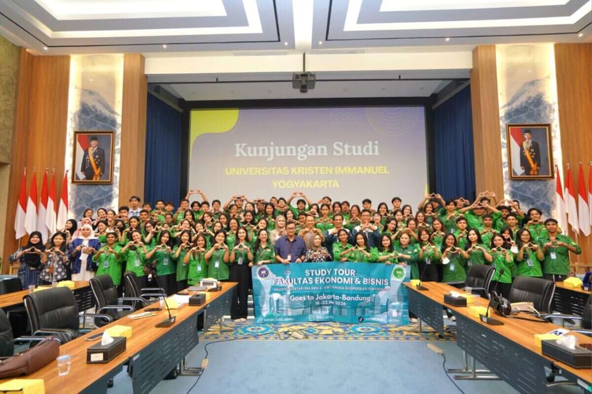 Kemenko Perekonomian Dorong Mahasiswa Perkuat Literasi Ekonomi Global