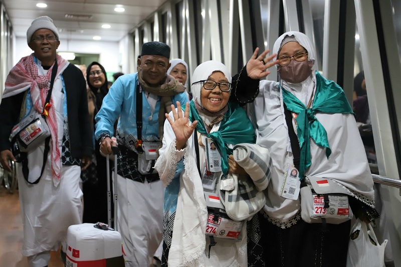 390 Jemaah Haji Kloter 1 Pulang Selamat ke BIM