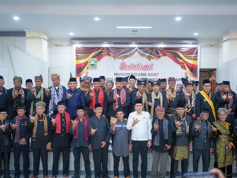 Bupati Solok Tekankan Adat Jaga Harmoni dan Ketertiban Sosial