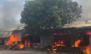 Api Melalap 10 Rumah Petak, Tiga Motor di Pariaman