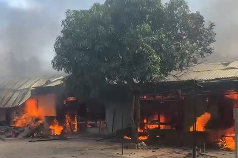 Api Melalap 10 Rumah Petak, Tiga Motor di Pariaman