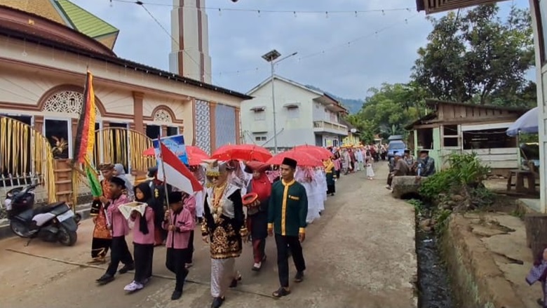 Warga Kawai Rayakan Khatam Al-Qur’an dengan Pawai Ta’aruf Meriah