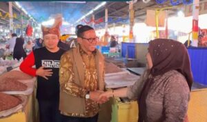 Wali Kota Apresiasi Pedagang Pasar Bawah Bersatu Hiasi Jam Gadang