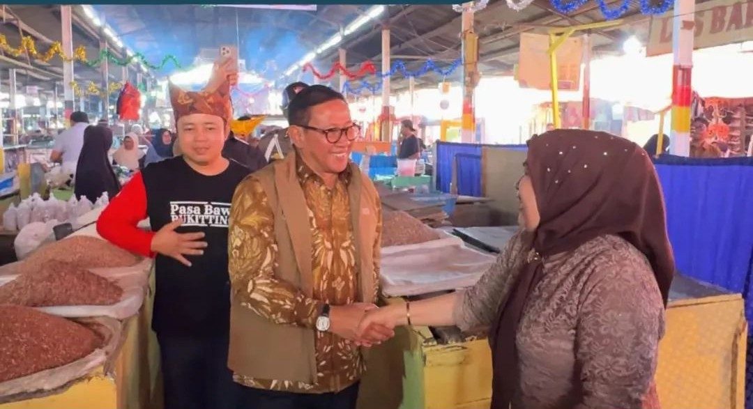 Wali Kota Apresiasi Pedagang Pasar Bawah Bersatu Hiasi Jam Gadang