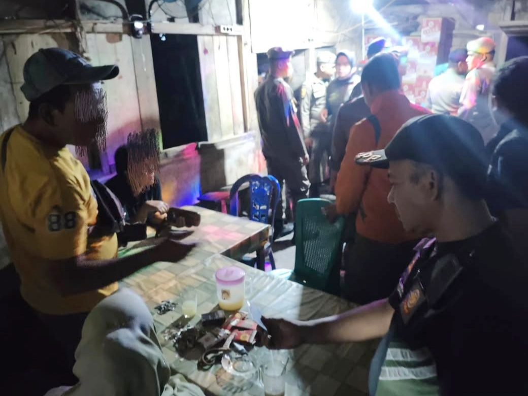 Satpol PP Padang Tertibkan Kedai Tuak Bermusik Live malam