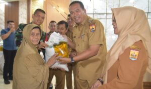 Yota Balad Salurkan Bantuan Pangan untuk 9.938 KPM Pariaman