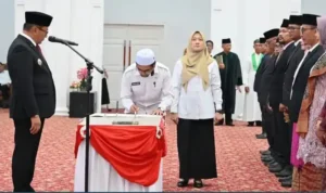 Wali Kota Bukittinggi Lantik 53 Pejabat Administrator dan Kepala Sekolah