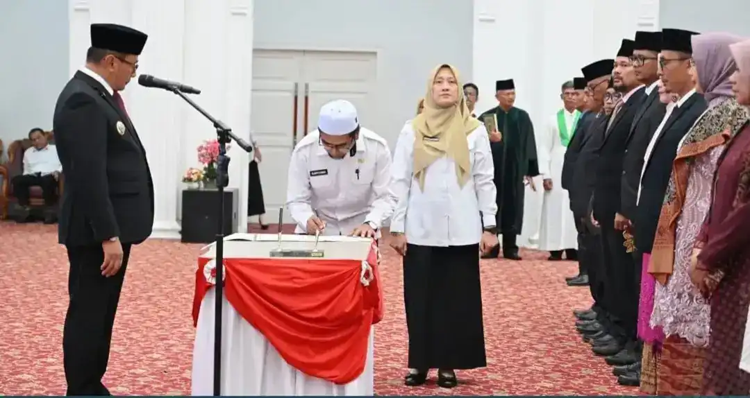 Ramlan Lantik 53 Pejabat, Gerakkan Pelayanan Bukittinggi