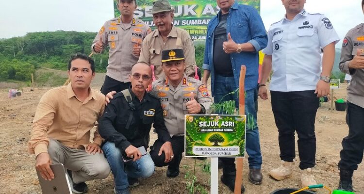 Kapolda Sumbar Tanam Pohon, Hijaukan Bekas Tambang Sawahlunto