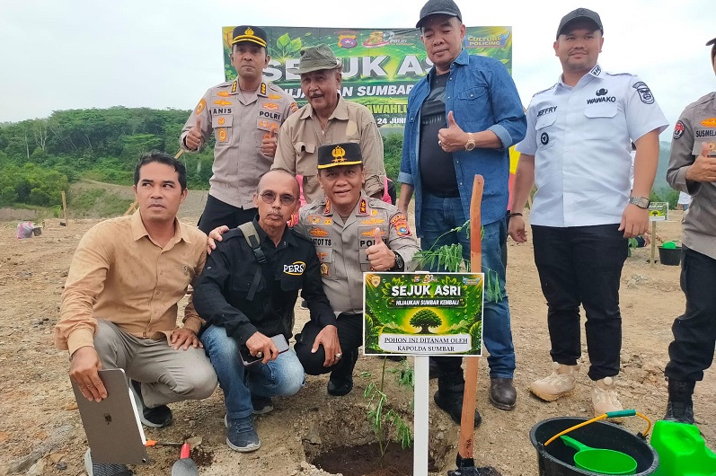 Kapolda Sumbar Tanam Pohon, Hijaukan Bekas Tambang Sawahlunto